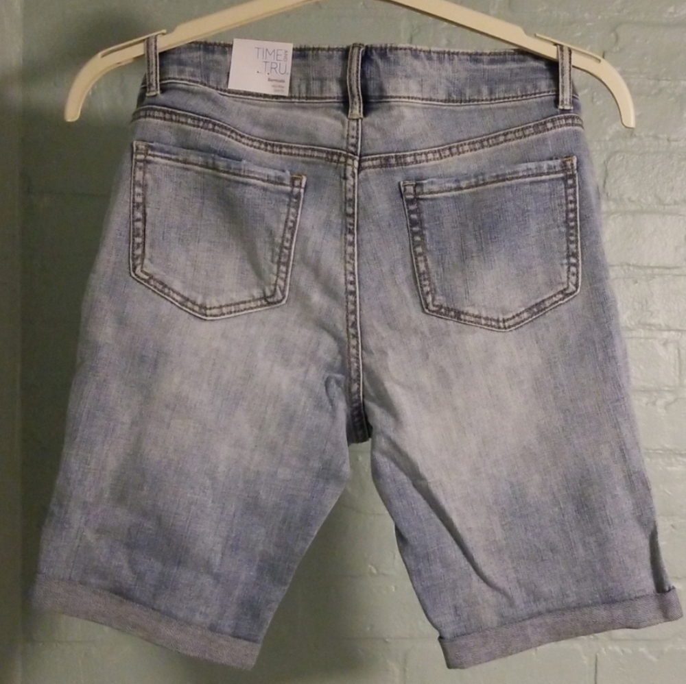Bermuda Shorts - Picture 2 of 6
